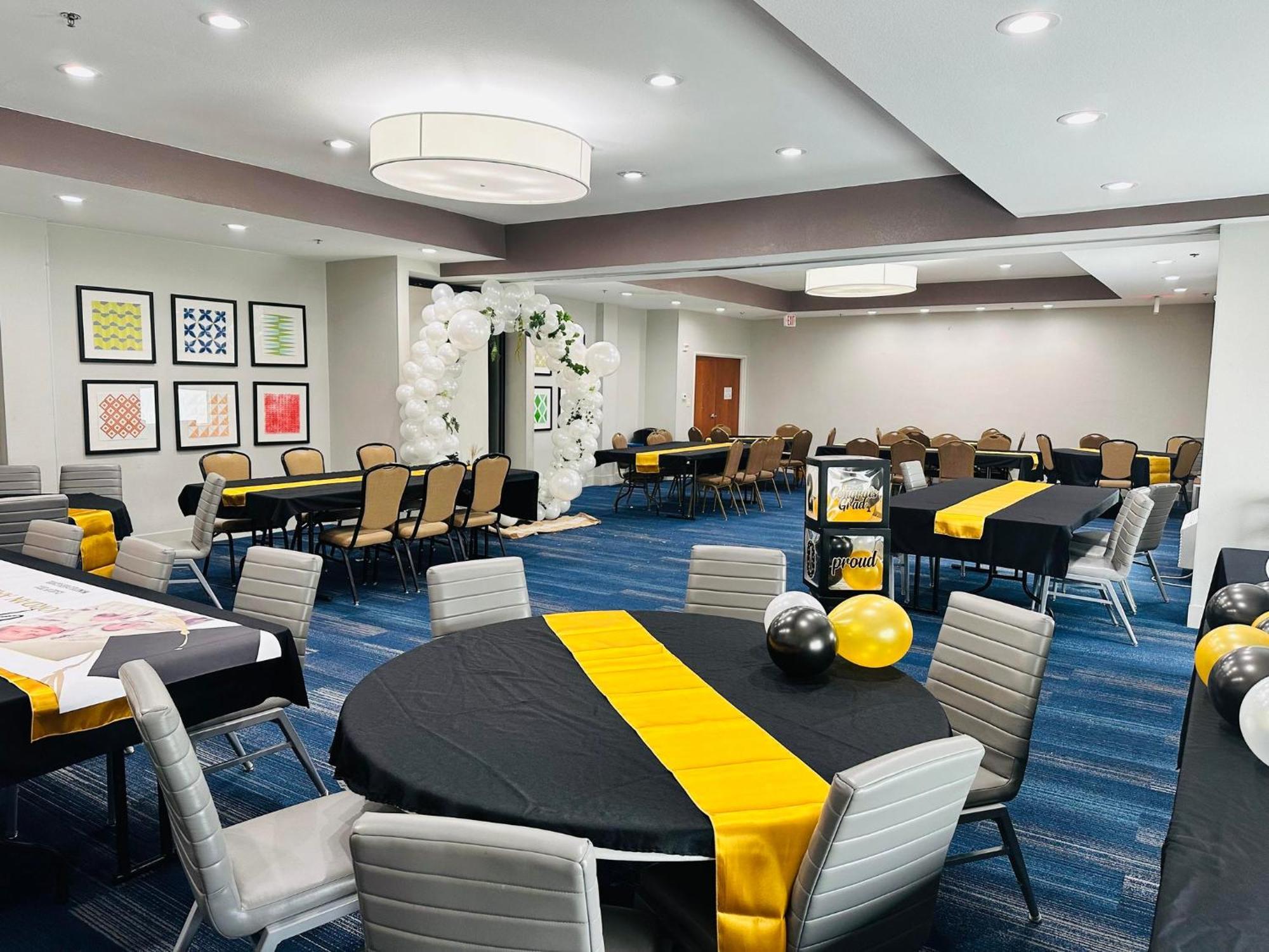 Holiday Inn Express Hotel & Suites Mansfield By Ihg Bagian luar foto